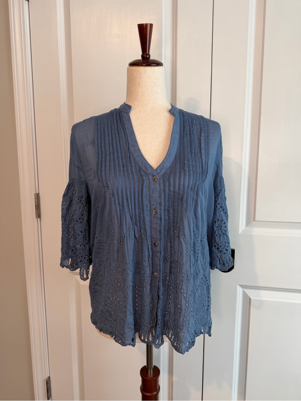 JADE by JOHNNY WAS Huma Pintucked Eyelet Blouse Size XS